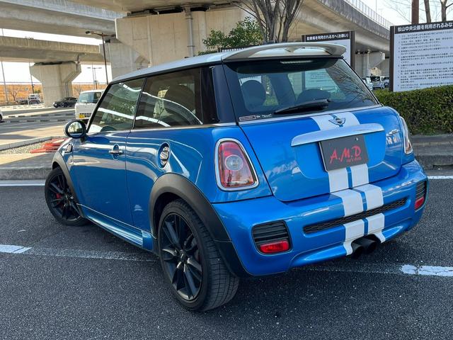 ＭＩＮＩ ジョンクーパーワークス　アルミホイール　ＭＴ　エアコン　パワーステアリング　パワーウィンドウ　運転席エアバッグ　助手席エアバッグ（15枚目）