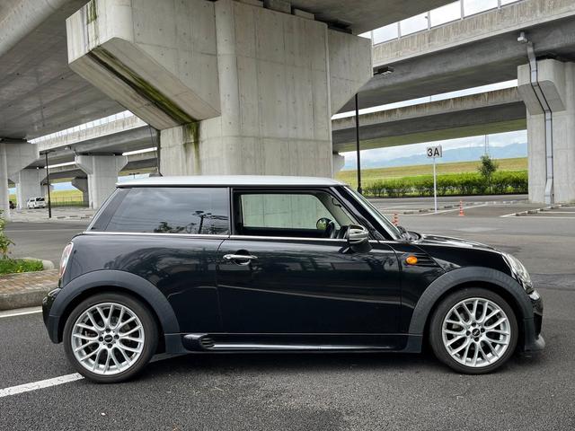 ＭＩＮＩ クーパー　アルミホイール　電動格納ミラー　ＡＴ　エアコン　パワーステアリング　パワーウィンドウ　運転席エアバッグ　助手席エアバッグ　サイドエアバッグ（14枚目）