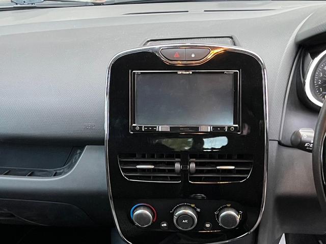 ルーテシア ゼン　オートクルーズコントロール　アルミホイール　オートライト　スマートキー　電動格納ミラー　ＭＴ　盗難防止システム　ＡＢＳ　エアコン　パワーステアリング　パワーウィンドウ　運転席エアバッグ（5枚目）