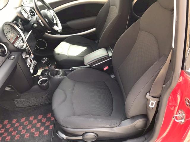 ＭＩＮＩ クーパーＳ　クラブマン　ＴＶ　アルミホイール　ＨＩＤ　キーレスエントリー　電動格納ミラー　ＡＴ　盗難防止システム　ＡＢＳ　ＣＤ　エアコン　パワーステアリング　パワーウィンドウ　運転席エアバッグ（11枚目）