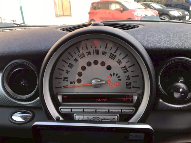 ＭＩＮＩ クーパーＳ　クラブマン　ＴＶ　アルミホイール　ＨＩＤ　キーレスエントリー　電動格納ミラー　ＡＴ　盗難防止システム　ＡＢＳ　ＣＤ　エアコン　パワーステアリング　パワーウィンドウ　運転席エアバッグ（13枚目）