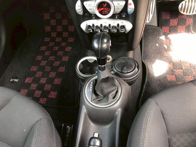 ＭＩＮＩ クーパーＳ　クラブマン　ＴＶ　アルミホイール　ＨＩＤ　キーレスエントリー　電動格納ミラー　ＡＴ　盗難防止システム　ＡＢＳ　ＣＤ　エアコン　パワーステアリング　パワーウィンドウ　運転席エアバッグ（15枚目）