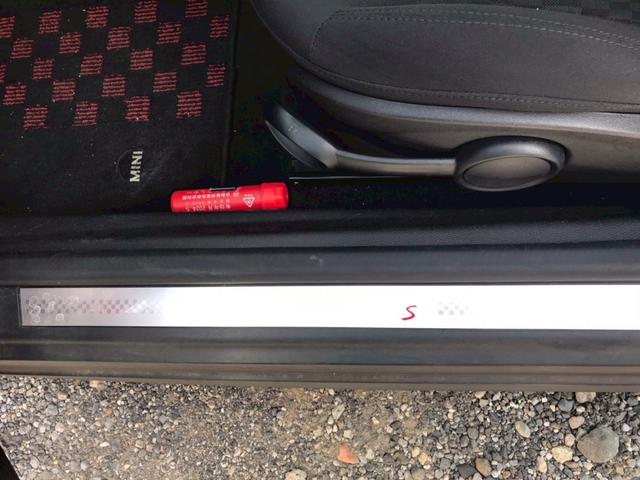 ＭＩＮＩ クーパーＳ　クラブマン　ＴＶ　アルミホイール　ＨＩＤ　キーレスエントリー　電動格納ミラー　ＡＴ　盗難防止システム　ＡＢＳ　ＣＤ　エアコン　パワーステアリング　パワーウィンドウ　運転席エアバッグ（56枚目）