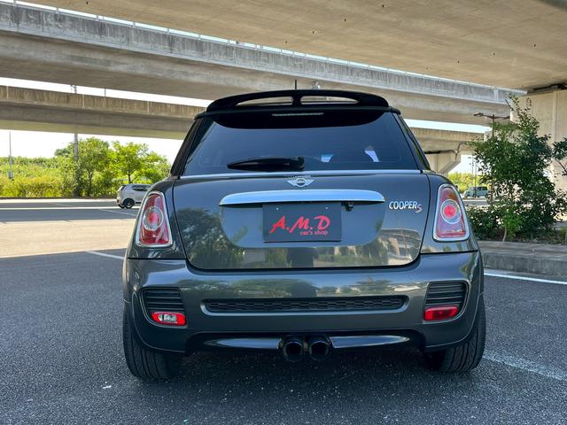 ＭＩＮＩ クーパーＳ　ジョンクーパーワークスエアロ　アルミホイール　社外２ＤＩＮナビ　ＨＩＤ　サンルーフ　ＡＴ　ＡＢＳ　ＥＳＣ　エアコン　パワーステアリング　パワーウィンドウ（17枚目）