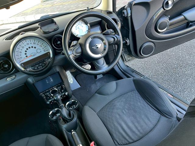 ＭＩＮＩ クーパーＳ　ジョンクーパーワークスエアロ　アルミホイール　社外２ＤＩＮナビ　ＨＩＤ　サンルーフ　ＡＴ　ＡＢＳ　ＥＳＣ　エアコン　パワーステアリング　パワーウィンドウ（23枚目）