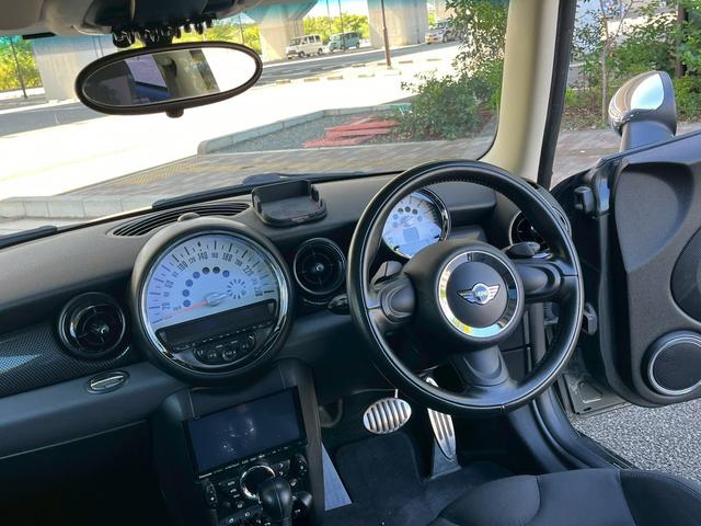 ＭＩＮＩ クーパーＳ　ジョンクーパーワークスエアロ　アルミホイール　社外２ＤＩＮナビ　ＨＩＤ　サンルーフ　ＡＴ　ＡＢＳ　ＥＳＣ　エアコン　パワーステアリング　パワーウィンドウ（29枚目）