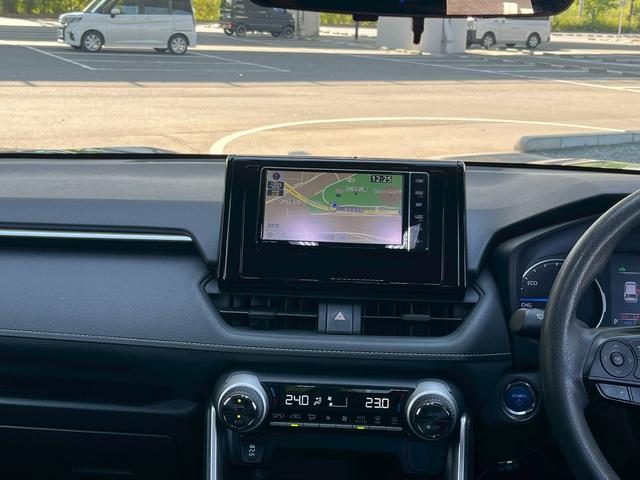 ＲＡＶ４ ハイブリッドＸ　オートクルーズコントロール　レーンアシスト　衝突被害軽減システム　ナビ　オートマチックハイビーム　オートライト　ＬＥＤヘッドランプ　アルミホイール　スマートキー　アイドリングストップ　電動格納ミラー（3枚目）