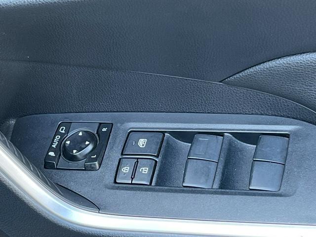 ＲＡＶ４ ハイブリッドＸ　オートクルーズコントロール　レーンアシスト　衝突被害軽減システム　ナビ　オートマチックハイビーム　オートライト　ＬＥＤヘッドランプ　アルミホイール　スマートキー　アイドリングストップ　電動格納ミラー（6枚目）