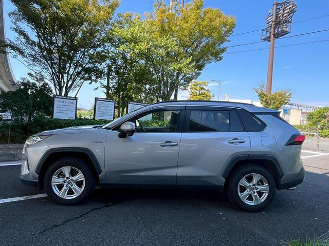 ＲＡＶ４ ハイブリッドＸ　オートクルーズコントロール　レーンアシスト　衝突被害軽減システム　ナビ　オートマチックハイビーム　オートライト　ＬＥＤヘッドランプ　アルミホイール　スマートキー　アイドリングストップ　電動格納ミラー（17枚目）