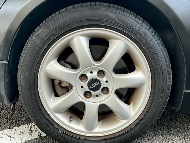 MINI クーパーS コンバーチブル オープンカー ETC HID AT キーレスエントリー アルミホイール 盗難防止システム ABS CD エアコン パワーステアリング パワーウィンドウ(27枚目)