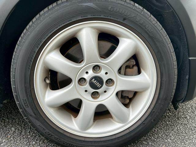 MINI クーパーS コンバーチブル オープンカー ETC HID AT キーレスエントリー アルミホイール 盗難防止システム ABS CD エアコン パワーステアリング パワーウィンドウ(28枚目)