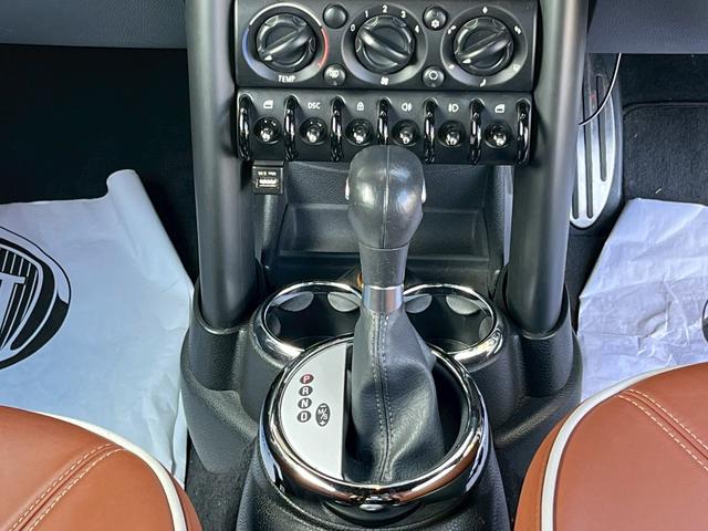 MINI クーパーS コンバーチブル オープンカー クリアランスソナー HID AT アルミホイール 盗難防止システム ABS CD USB エアコン パワーステアリング パワーウィンドウ(4枚目)