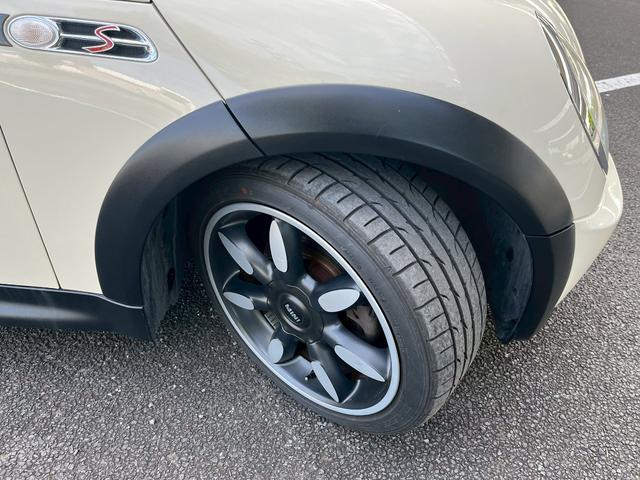 MINI クーパーS コンバーチブル オープンカー クリアランスソナー HID AT アルミホイール 盗難防止システム ABS CD USB エアコン パワーステアリング パワーウィンドウ(21枚目)