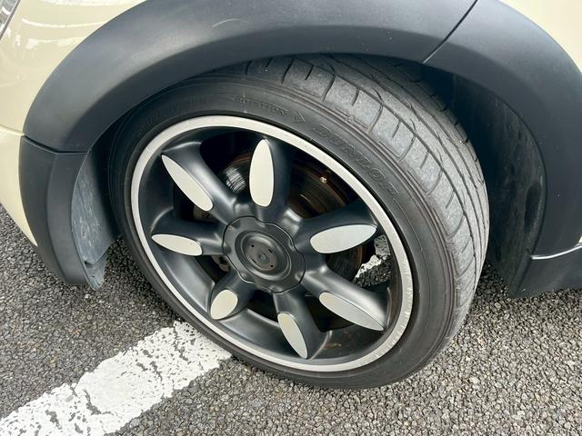 MINI クーパーS コンバーチブル オープンカー クリアランスソナー HID AT アルミホイール 盗難防止システム ABS CD USB エアコン パワーステアリング パワーウィンドウ(24枚目)