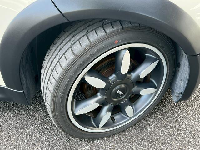 MINI クーパーS コンバーチブル オープンカー クリアランスソナー HID AT アルミホイール 盗難防止システム ABS CD USB エアコン パワーステアリング パワーウィンドウ(28枚目)
