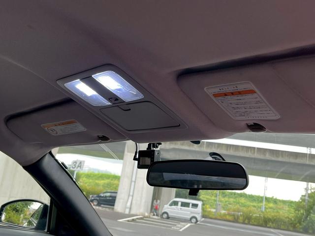 フェアレディZ ベースグレード ドライブレコーダー ETC AT HID キーレスエントリー 電動格納ミラー シートヒーター アルミホイール 盗難防止システム 衝突安全ボディ ABS エアコン パワーステアリング パワーウィンドウ(3枚目)