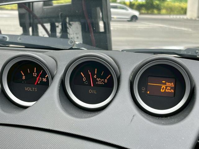 フェアレディZ バージョンS ETC MT HID キーレスエントリー 電動格納ミラー アルミホイール 盗難防止システム 衝突安全ボディ ABS ESC CD エアコン(8枚目)