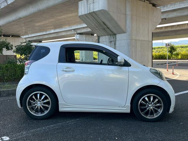 iQ 100G レザーパッケージ アルミホイール スマートキー 電動格納ミラー CVT 盗難防止システム 衝突安全ボディ ABS ESC CD エアコン パワーステアリング パワーウィンドウ(16枚目)
