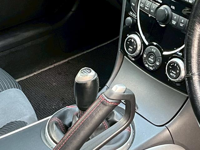 RX-8 タイプS ドライブレコーダー MT HID キーレスエントリー 電動格納ミラー アルミホイール 盗難防止システム 衝突安全ボディ ABS ESC CD エアコン パワーステアリング パワーウィンドウ(4枚目)