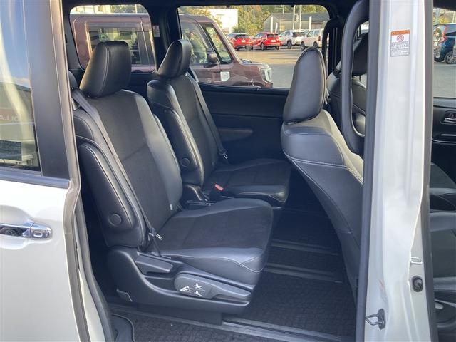 ノア ハイブリッドＳｉ　ダブルバイビーＩＩ　フルセグ　メモリーナビ　ＤＶＤ再生　後席モニター　バックカメラ　衝突被害軽減システム　両側電動スライド　ＬＥＤヘッドランプ　乗車定員７人　３列シート　ワンオーナー　記録簿（6枚目）