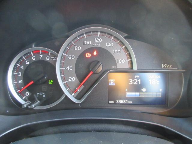 ヴィッツ ジュエラ　純正ナビ・ワンセグＴＶ・ＣＤ・ブルートゥース・バックカメラ・ＥＴＣ・オートライト・電動格納ミラー・トヨタセーフティセンス・アイドリングＳＴＯＰ・スマートキ（8枚目）