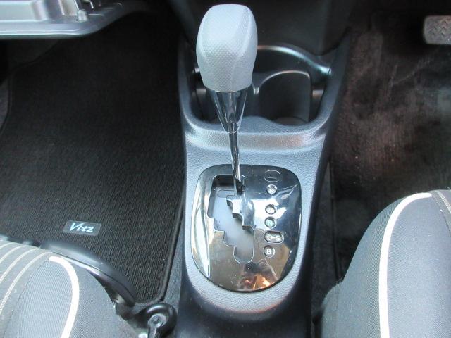 ヴィッツ ジュエラ　純正ナビ・ワンセグＴＶ・ＣＤ・ブルートゥース・バックカメラ・ＥＴＣ・オートライト・電動格納ミラー・トヨタセーフティセンス・アイドリングＳＴＯＰ・スマートキ（14枚目）
