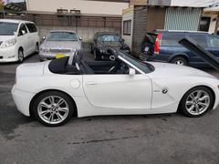 ＢＭＷ　Ｚ４　２．２ｉ　入庫しました！ＥＴＣ　レザーシート　シートヒーター　１７インチアルミホイール　ＨＩＤヘッドライト　サイドエアバッグ　ＣＤ　オープンカー　ＡＢＳ 2