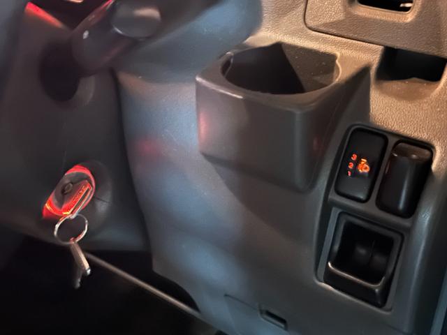 ハイゼットカーゴ スペシャル 4WD 5速MT車 エアコン 集中ドアロック(6枚目)