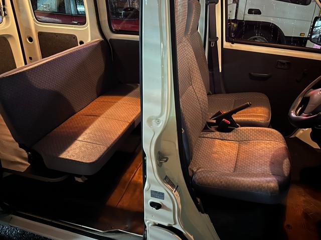 ハイゼットカーゴ スペシャル 4WD 5速MT車 エアコン 集中ドアロック(9枚目)