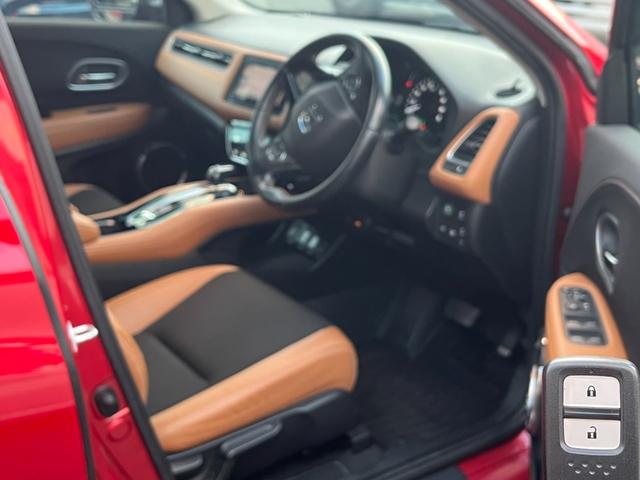 ヴェゼル ハイブリッドＺ・ホンダセンシング　４ＷＤ　Ｂｌｕｅｔｏｏｔｈ対応ナビ　バックカメラ　ミュージックサーバー　社外１６ＡＷ　スタッドレスタイヤ　ハーフレザーシート　シートヒーター（3枚目）