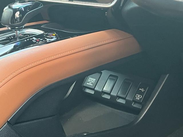 ヴェゼル ハイブリッドＺ・ホンダセンシング　４ＷＤ　Ｂｌｕｅｔｏｏｔｈ対応ナビ　バックカメラ　ミュージックサーバー　社外１６ＡＷ　スタッドレスタイヤ　ハーフレザーシート　シートヒーター（8枚目）