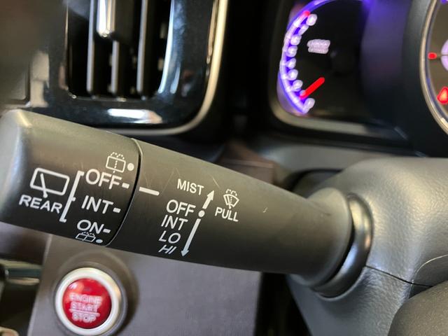 Ｎ－ＯＮＥ プレミアム　オートライト　ＨＩＤ　スマートキー　アイドリングストップ　電動格納ミラー　ベンチシート　ＣＶＴ　盗難防止システム　ＡＢＳ　ＣＤ　チップアップシート（9枚目）