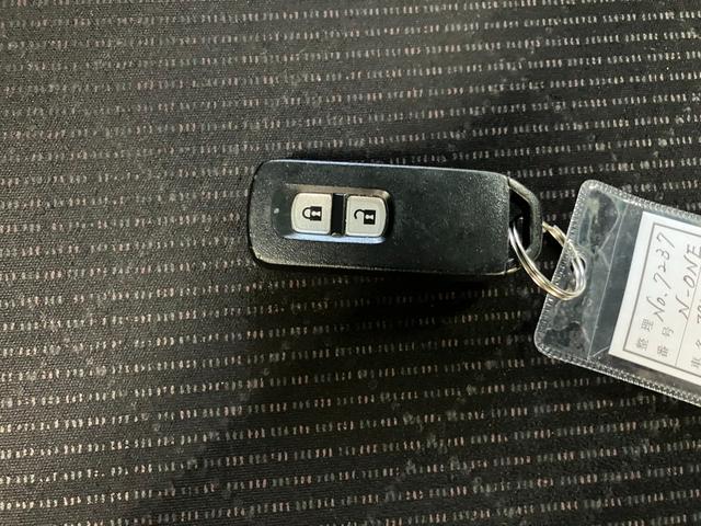 Ｎ－ＯＮＥ プレミアム　オートライト　ＨＩＤ　スマートキー　アイドリングストップ　電動格納ミラー　ベンチシート　ＣＶＴ　盗難防止システム　ＡＢＳ　ＣＤ　チップアップシート（70枚目）