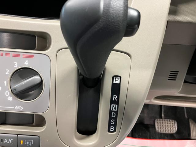 ムーヴ Ｌ　ＳＡ　衝突被害軽減システム　アイドリングストップ　電動格納ミラー　ＣＶＴ　盗難防止システム　ＡＢＳ　ＥＳＣ　ＣＤ　衝突安全ボディ　エアコン　パワーステアリング　パワーウィンドウ（5枚目）