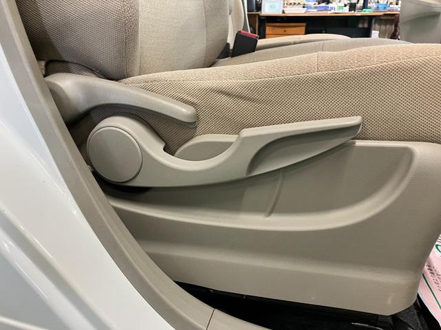 ムーヴ Ｌ　ＳＡ　衝突被害軽減システム　アイドリングストップ　電動格納ミラー　ＣＶＴ　盗難防止システム　ＡＢＳ　ＥＳＣ　ＣＤ　衝突安全ボディ　エアコン　パワーステアリング　パワーウィンドウ（70枚目）