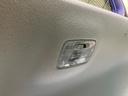 プレミアム　オートライト　ＨＩＤ　スマートキー　アイドリングストップ　電動格納ミラー　ベンチシート　ＣＶＴ　盗難防止システム　ＡＢＳ　ＣＤ　チップアップシート（55枚目）