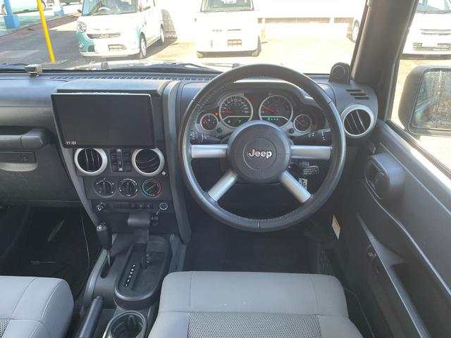 ジープ・ラングラーアンリミテッド サハラ（9枚目）