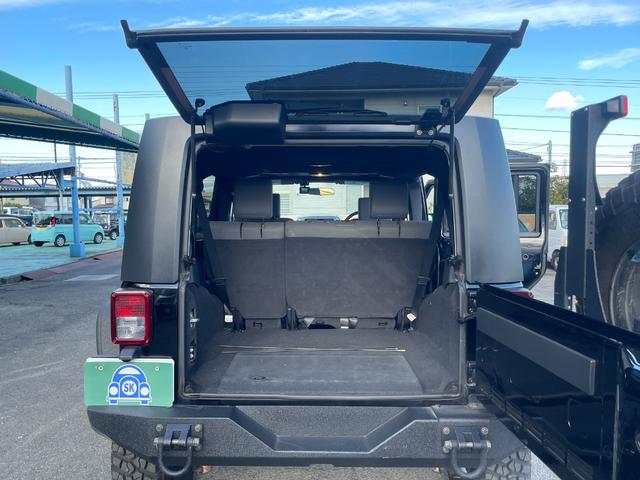 ジープ・ラングラーアンリミテッド サハラ（24枚目）