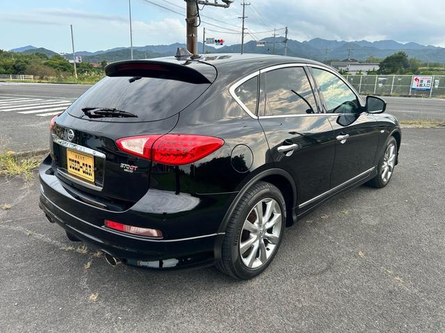 スカイラインクロスオーバー ３７０ＧＴ　ＦＯＵＲ　３７００ｃｃ　４ＷＤ　１８インチ純正アルミ　ＴＶ　柿本改マフラー（5枚目）