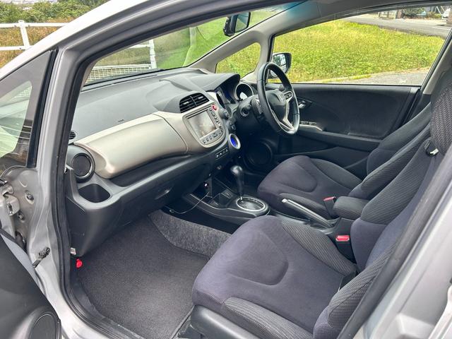 当店のお車をご覧いただき誠にありがとうございます。気になる点がございましたらお気軽にお問い合わせください。００７８−６０４６−０４３４