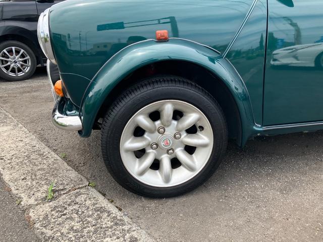 ＭＩＮＩ １．３　ＡＵＴＯ　オートマチック　全面塗装済・タイヤ４本新品（16枚目）