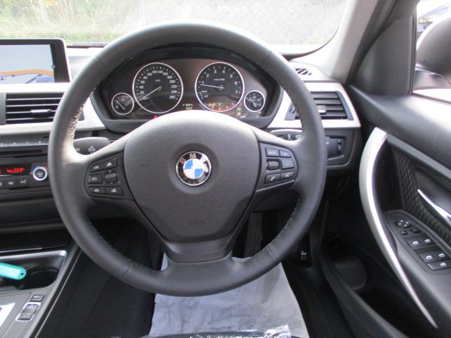 320i 前席Pシート クルコン 純正ナビ 走行0.5万キロ(13枚目)