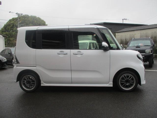 タント カスタムＲＳセレクション　両側電動スライドドア　衝突被害軽減ブレーキ　アイドリングストップ　車線逸脱警報装置　クルーズコントロール　パーキングソナー　社外８インチナビ　Ｂｌｕｅｔｏｏｔｈ　地デジＴＶ　バックカメラ　スマートキー（4枚目）