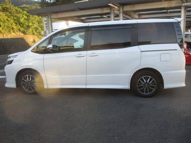 ヴォクシー ZS 両側電動スライドドア オートライト LEDヘッドライト フォグランプ フリップダウンモニター ETC バックモニター 社外ナビ スマートキー プッシュスタート チルトステアリング シートアジャスター(5枚目)