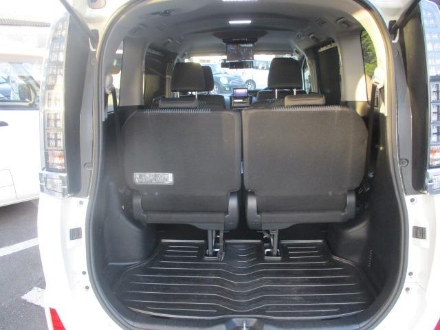 ヴォクシー ZS 両側電動スライドドア オートライト LEDヘッドライト フォグランプ フリップダウンモニター ETC バックモニター 社外ナビ スマートキー プッシュスタート チルトステアリング シートアジャスター(12枚目)