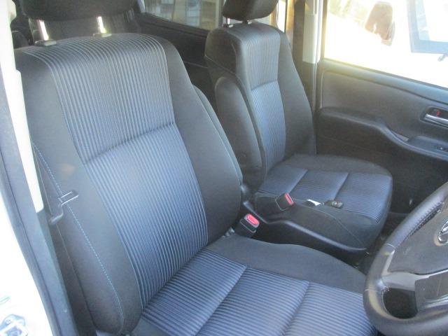 ヴォクシー ZS 両側電動スライドドア オートライト LEDヘッドライト フォグランプ フリップダウンモニター ETC バックモニター 社外ナビ スマートキー プッシュスタート チルトステアリング シートアジャスター(13枚目)