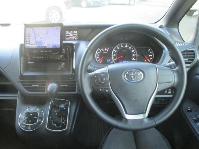 ヴォクシー ZS 両側電動スライドドア オートライト LEDヘッドライト フォグランプ フリップダウンモニター ETC バックモニター 社外ナビ スマートキー プッシュスタート チルトステアリング シートアジャスター(16枚目)