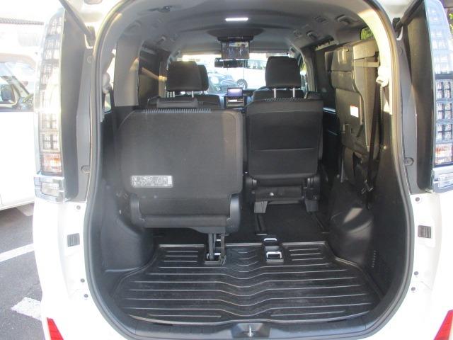 ヴォクシー ZS 両側電動スライドドア オートライト LEDヘッドライト フォグランプ フリップダウンモニター ETC バックモニター 社外ナビ スマートキー プッシュスタート チルトステアリング シートアジャスター(52枚目)