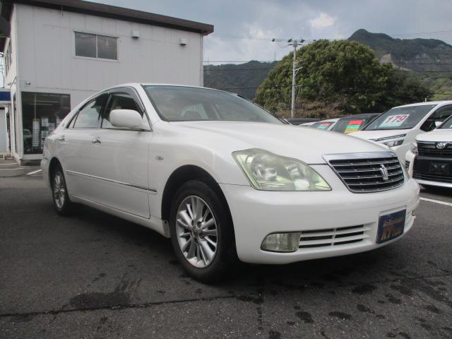 クラウン ロイヤルサルーン　純正マルチ　クルーズコントロール　　プッシュスタート　チルトステアリング　純正１６インチアルミホイール　オートライト　ウッド調コンビハンドル　ステアリングスイッチ　ディスチャージヘッドランプ（3枚目）