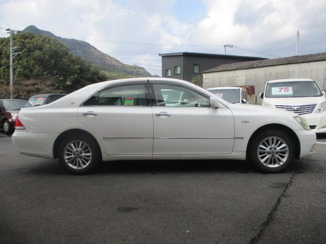 クラウン ロイヤルサルーン　純正マルチ　クルーズコントロール　　プッシュスタート　チルトステアリング　純正１６インチアルミホイール　オートライト　ウッド調コンビハンドル　ステアリングスイッチ　ディスチャージヘッドランプ（8枚目）